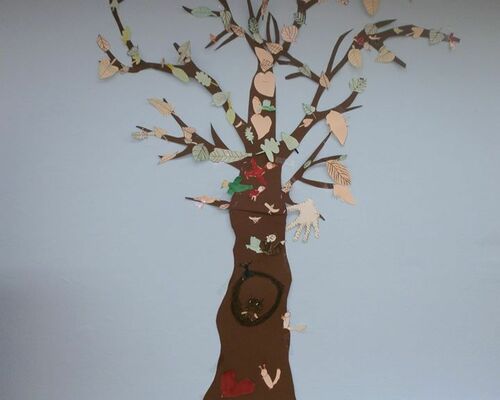 Fák a művészetben: őszi foglalkozás a Gyerekkönyvtárban
