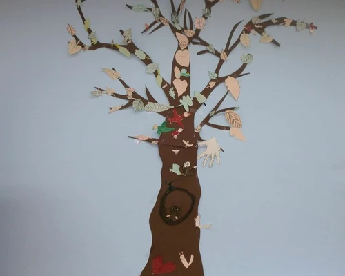 Fák a művészetben: őszi foglalkozás a Gyerekkönyvtárban